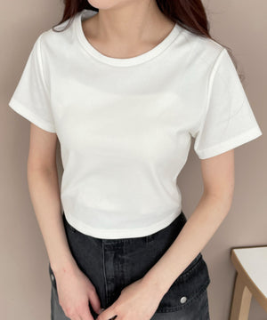 ホワイト モデル：160cm M着用