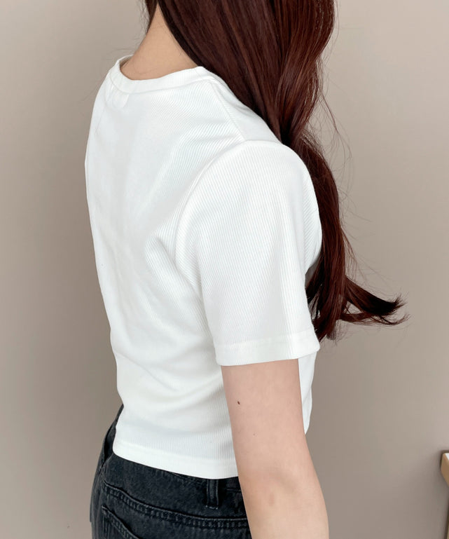 ホワイト モデル：160cm M着用