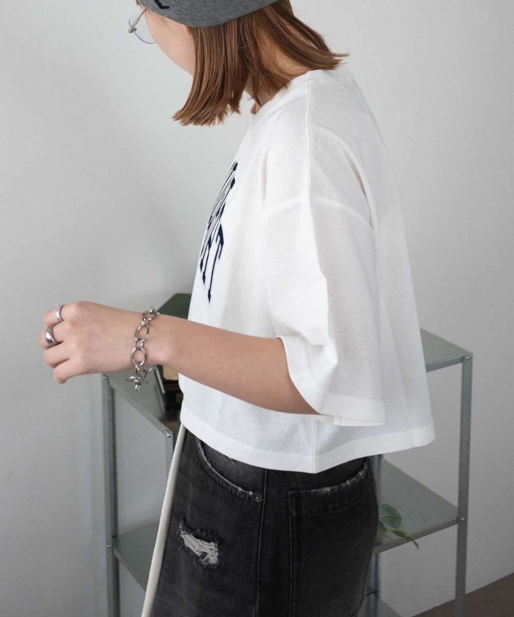 ホワイト モデル：155cm M着用