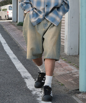 デニム淡加工 モデル：175cm L着用