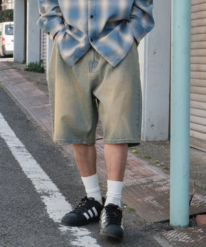 デニム淡加工 モデル：175cm L着用