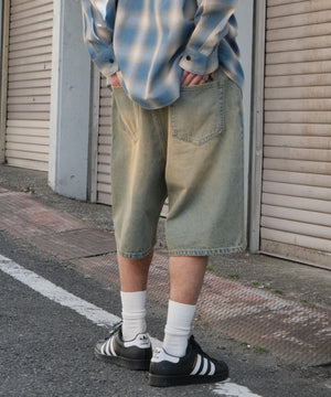 デニム淡加工 モデル：175cm L着用