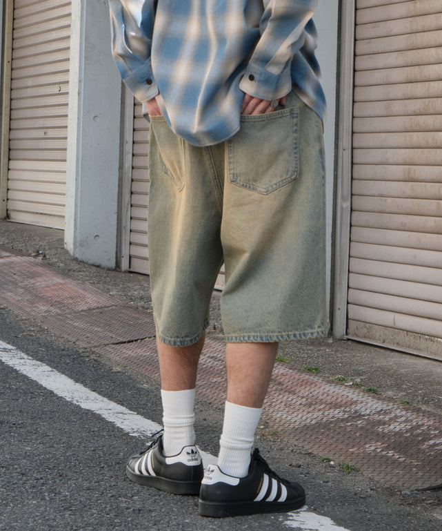 デニム淡加工 モデル：175cm L着用