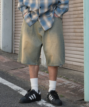 デニム淡加工 モデル：175cm L着用