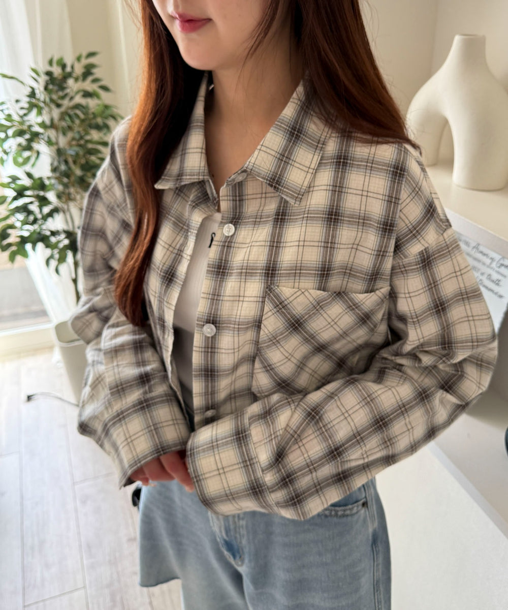 ホワイトアイボリー　モデル:160cm F着用