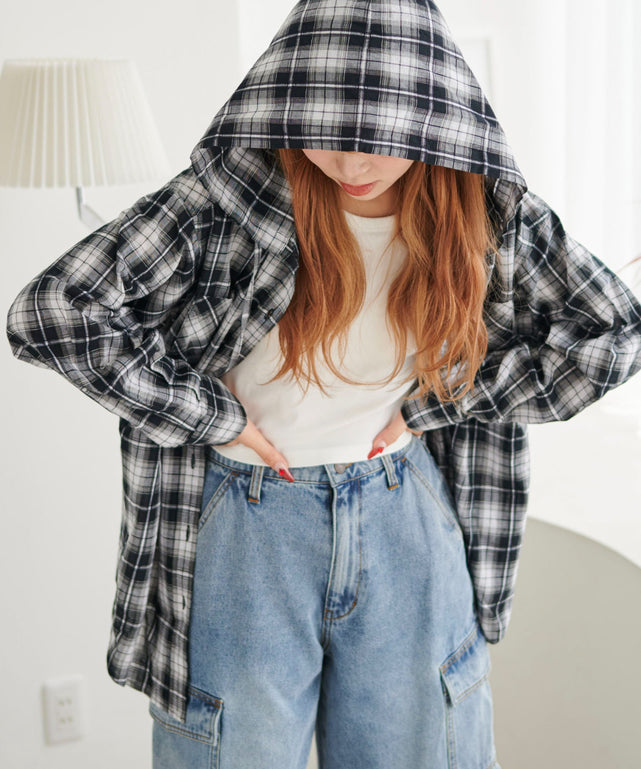 フードチェックBIGシャツ/ブラック モデル：155cm F着用