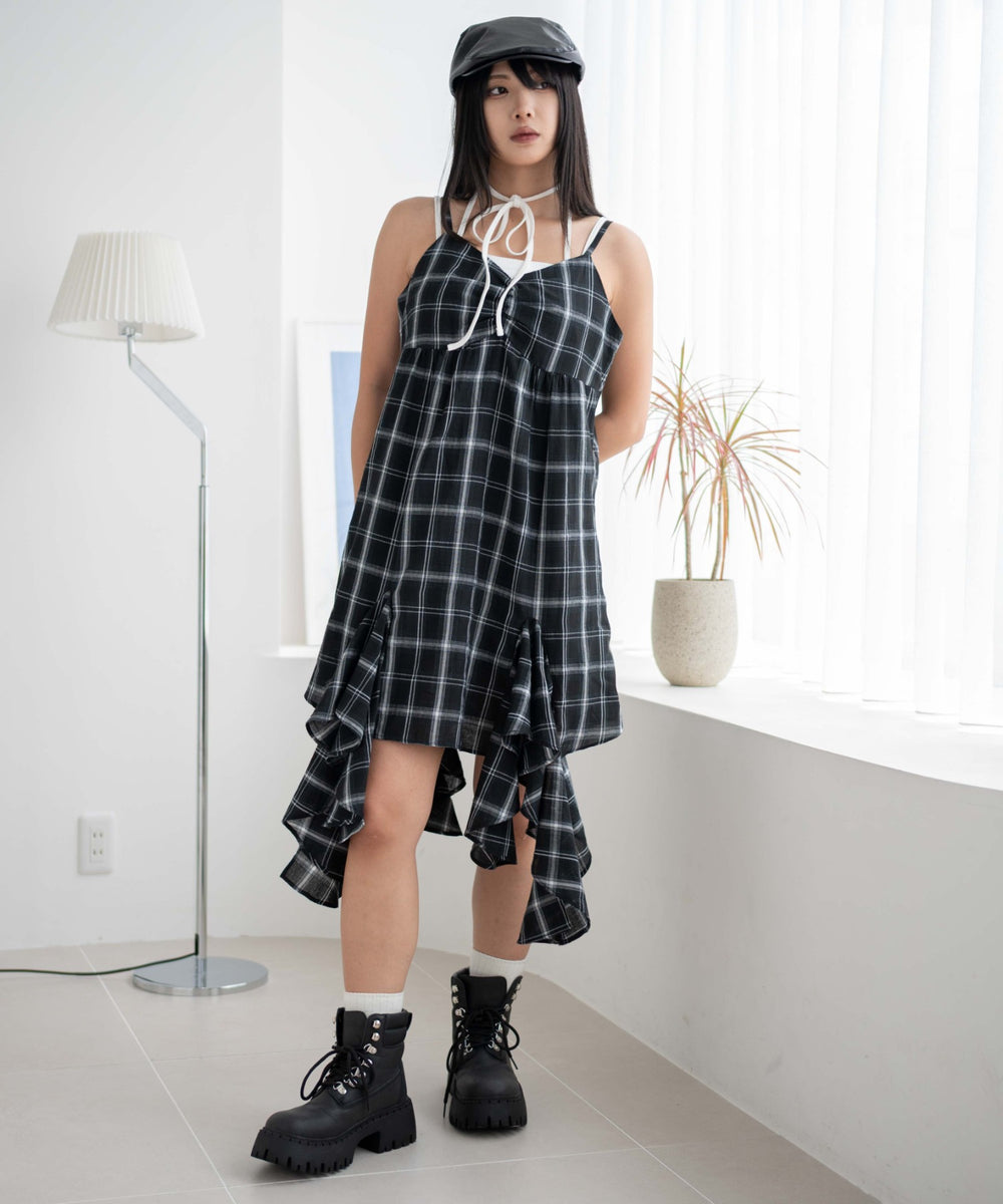 ホワイト モデル：160cm M着用