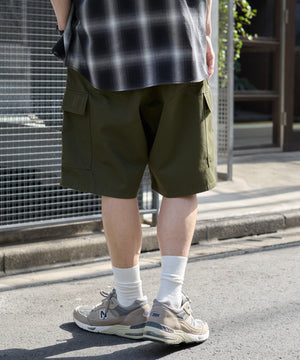 カーキ モデル：180cm L着用