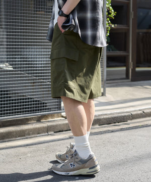 カーキ モデル：180cm L着用