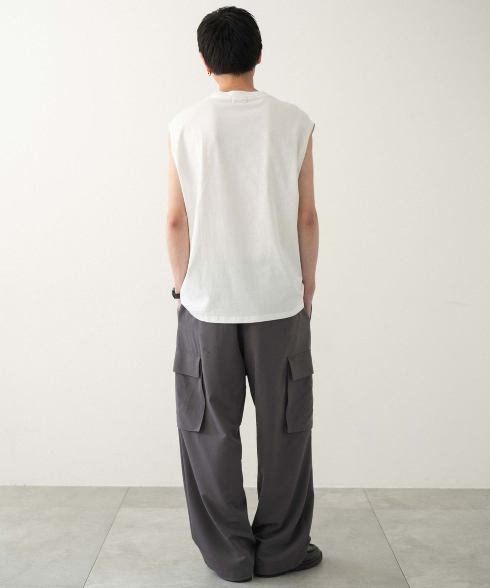 ホワイト　モデル:180cm L着用