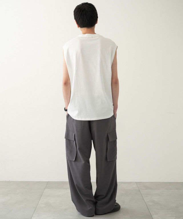 ホワイト　モデル:180cm L着用