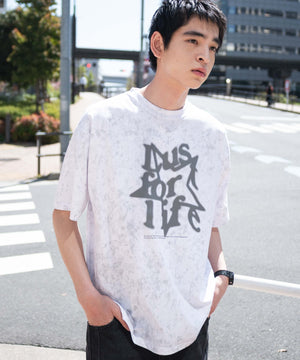 ホワイト　モデル:180cm L着用