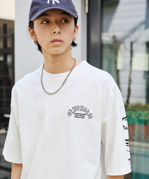 ホワイト　モデル:178cm L着用