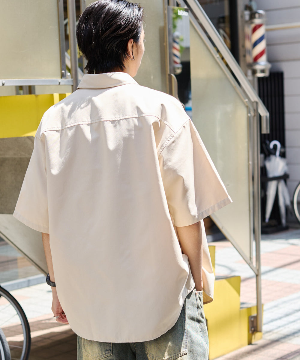 ベージュ モデル：178cm L着用