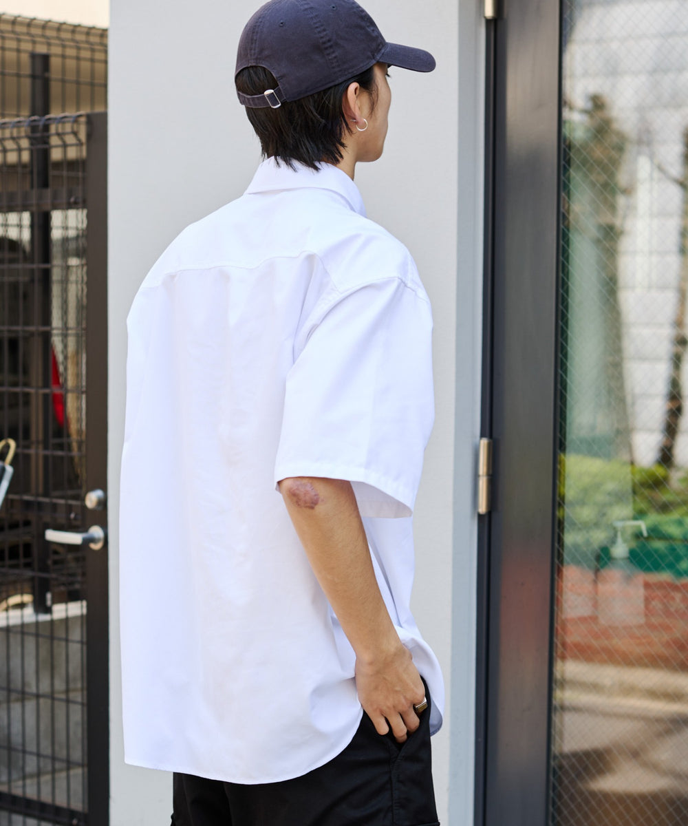 ホワイト モデル：178cm L着用v