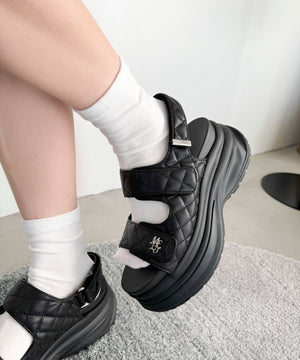 ブラック