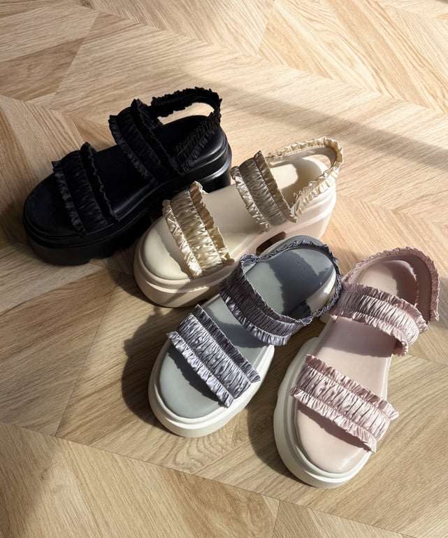 厚底フリルギャザーサンダル