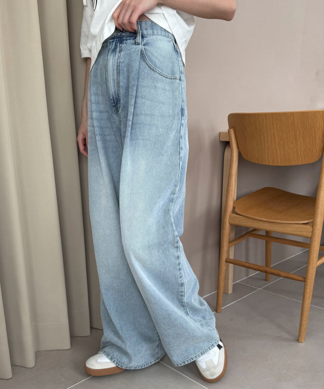 デニム淡加工 モデル：158cm M着用