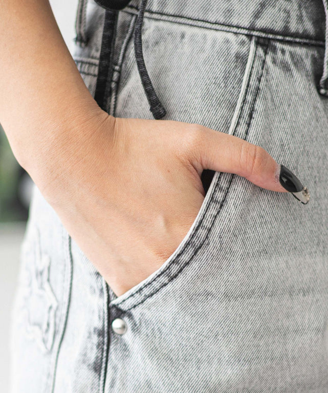 ロゴスタッズハーフパンツ