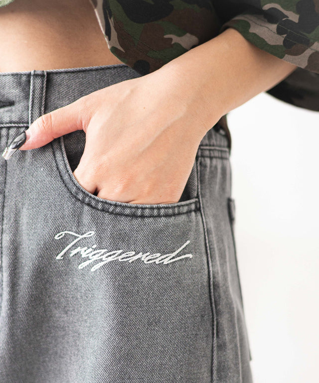 刺繍ロゴバレルレッグパンツ