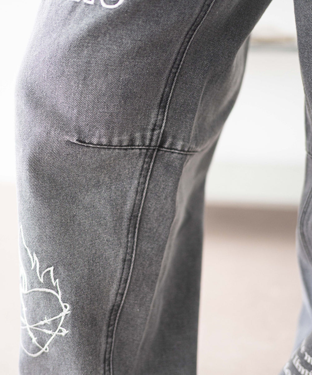 刺繍ロゴバレルレッグパンツ