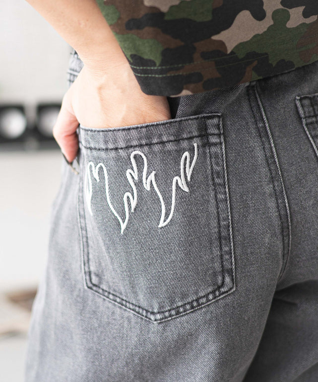 刺繍ロゴバレルレッグパンツ