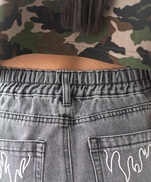 刺繍ロゴバレルレッグパンツ