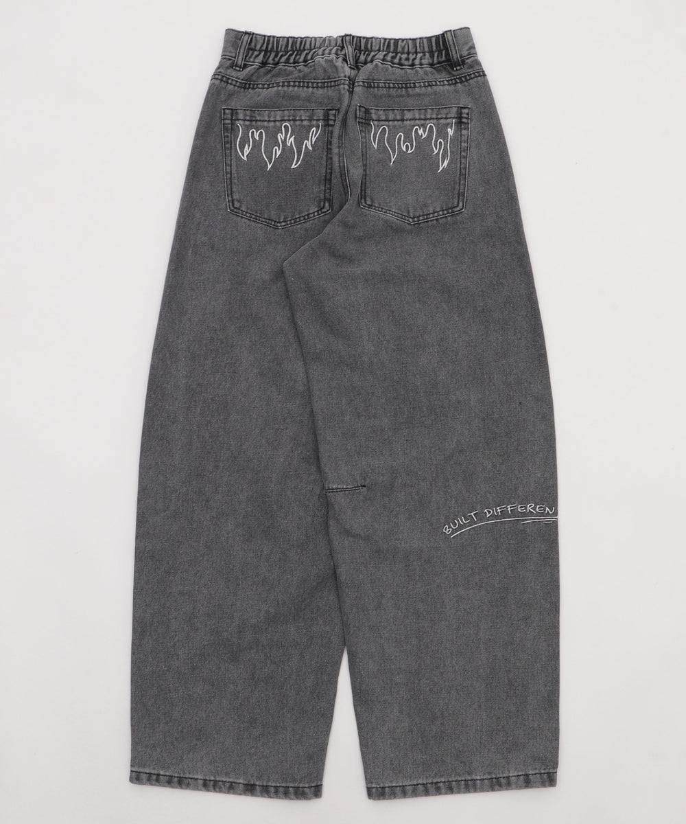 刺繍ロゴバレルレッグパンツ