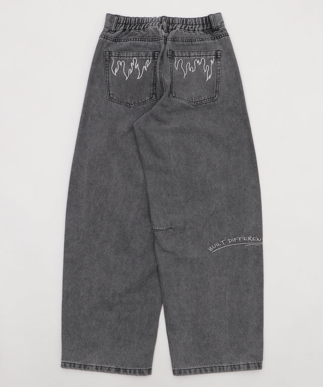 刺繍ロゴバレルレッグパンツ