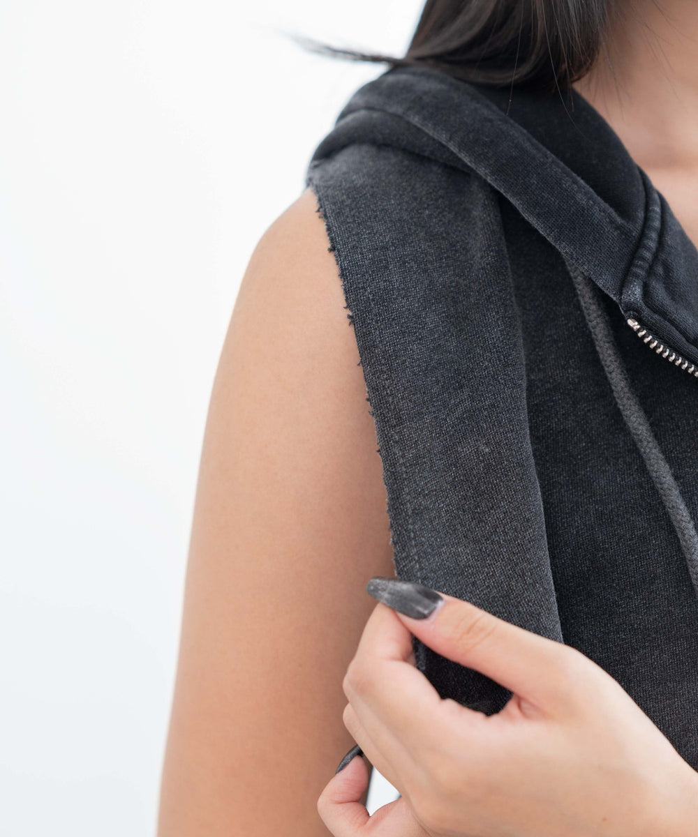 ノースリーブジップパーカー