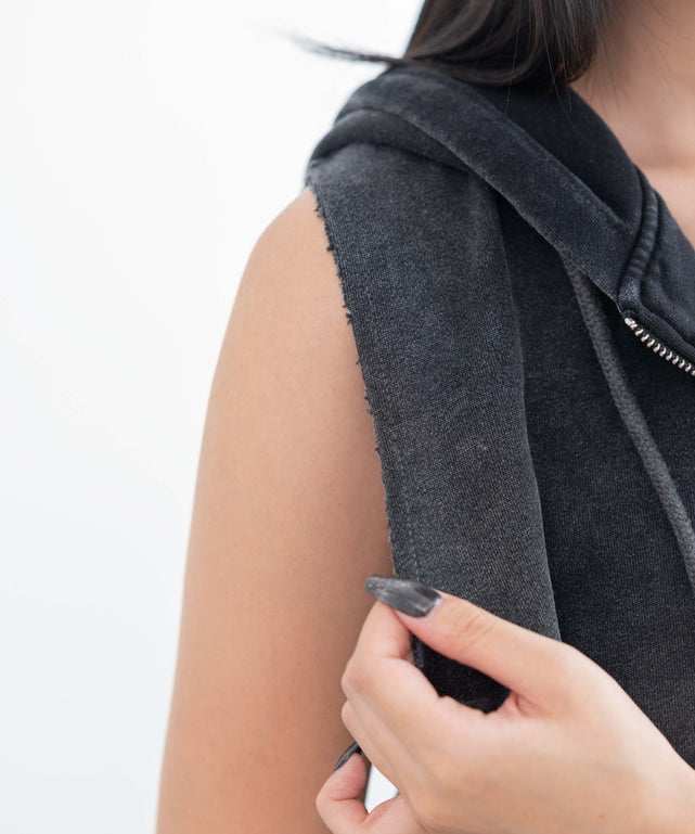 ノースリーブジップパーカー