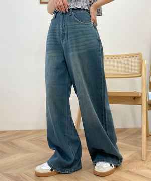 デニム中濃加工 モデル：157cm M着用