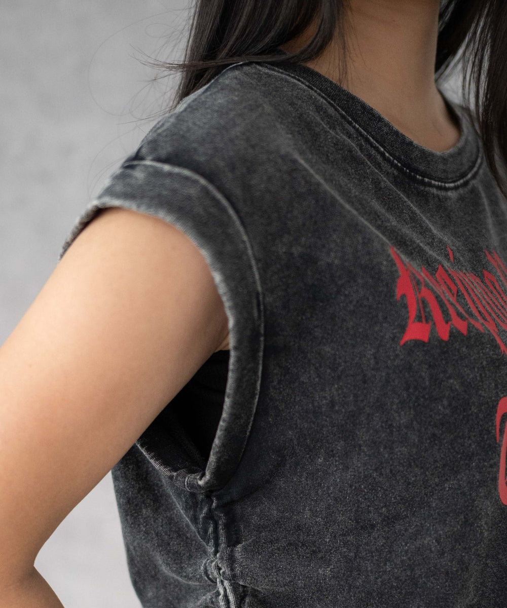 グラフィックノースリーブサイドドロストショートT