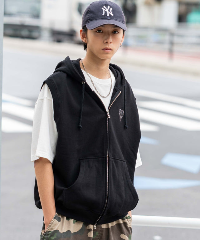 ブラック モデル：178cm L着用