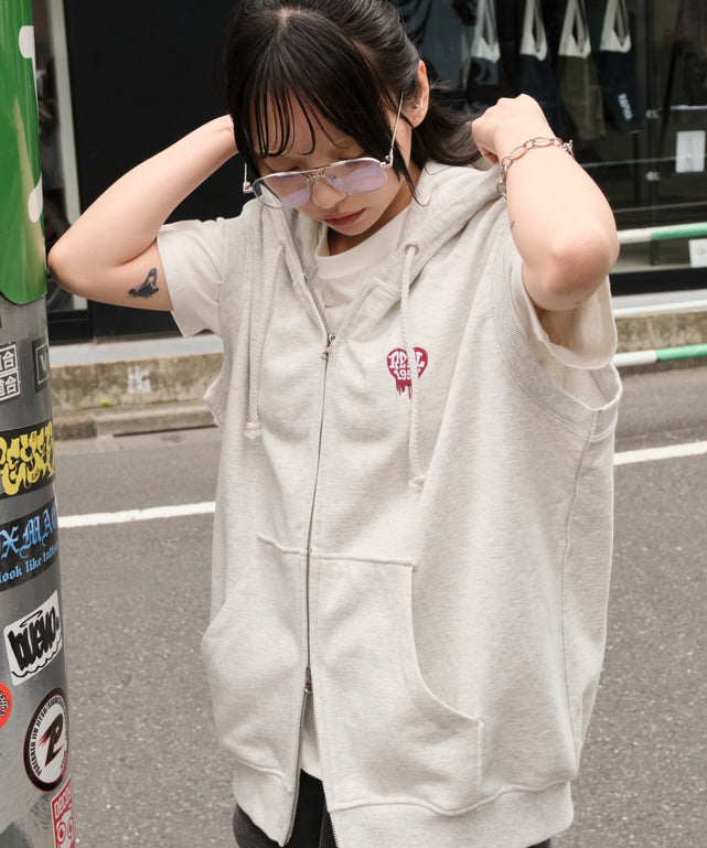 アッシュグレー モデル：159cm L着用