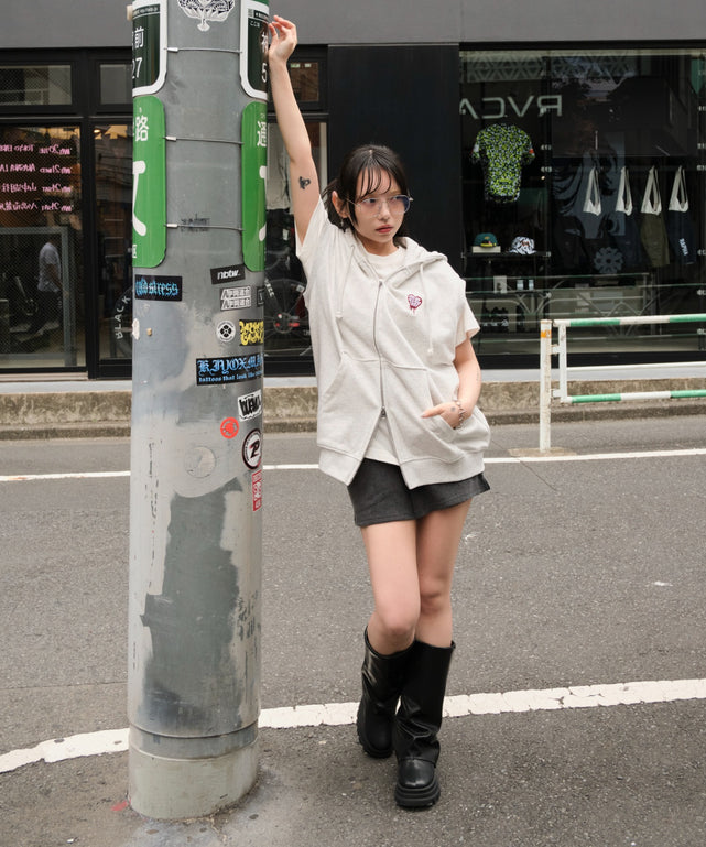 アッシュグレー モデル：159cm L着用