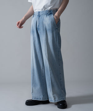 デニム淡加工　モデル：180㎝　L着用