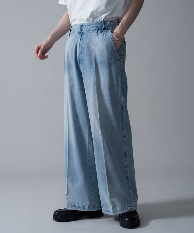 イージーバギーフレアデニムスラックス/デニム淡加工　モデル：180㎝　L着用