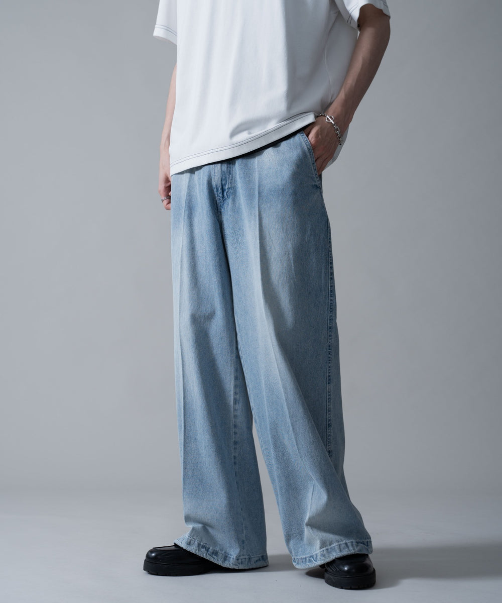 デニム淡加工　モデル：180㎝　L着用