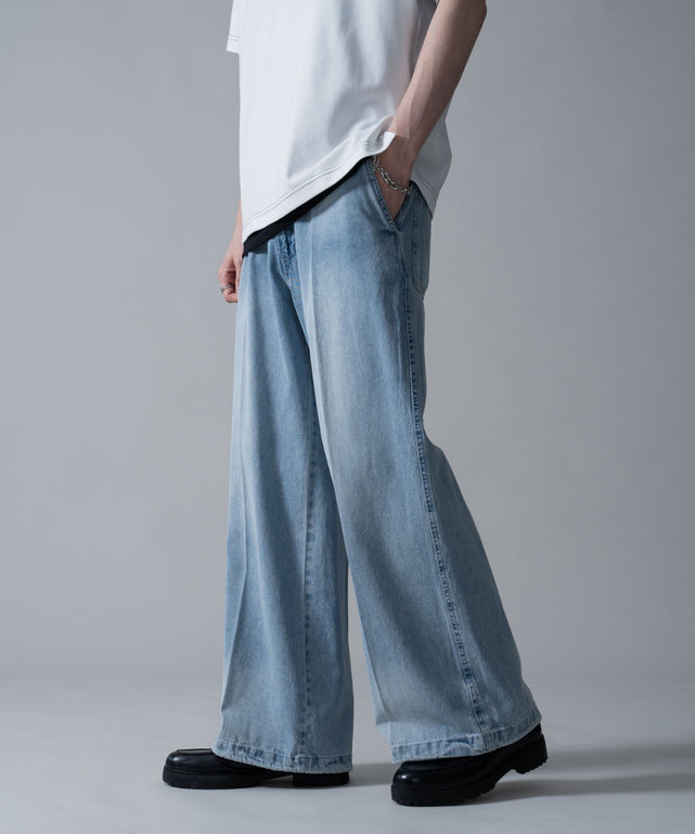 デニム淡加工　モデル：180㎝　L着用