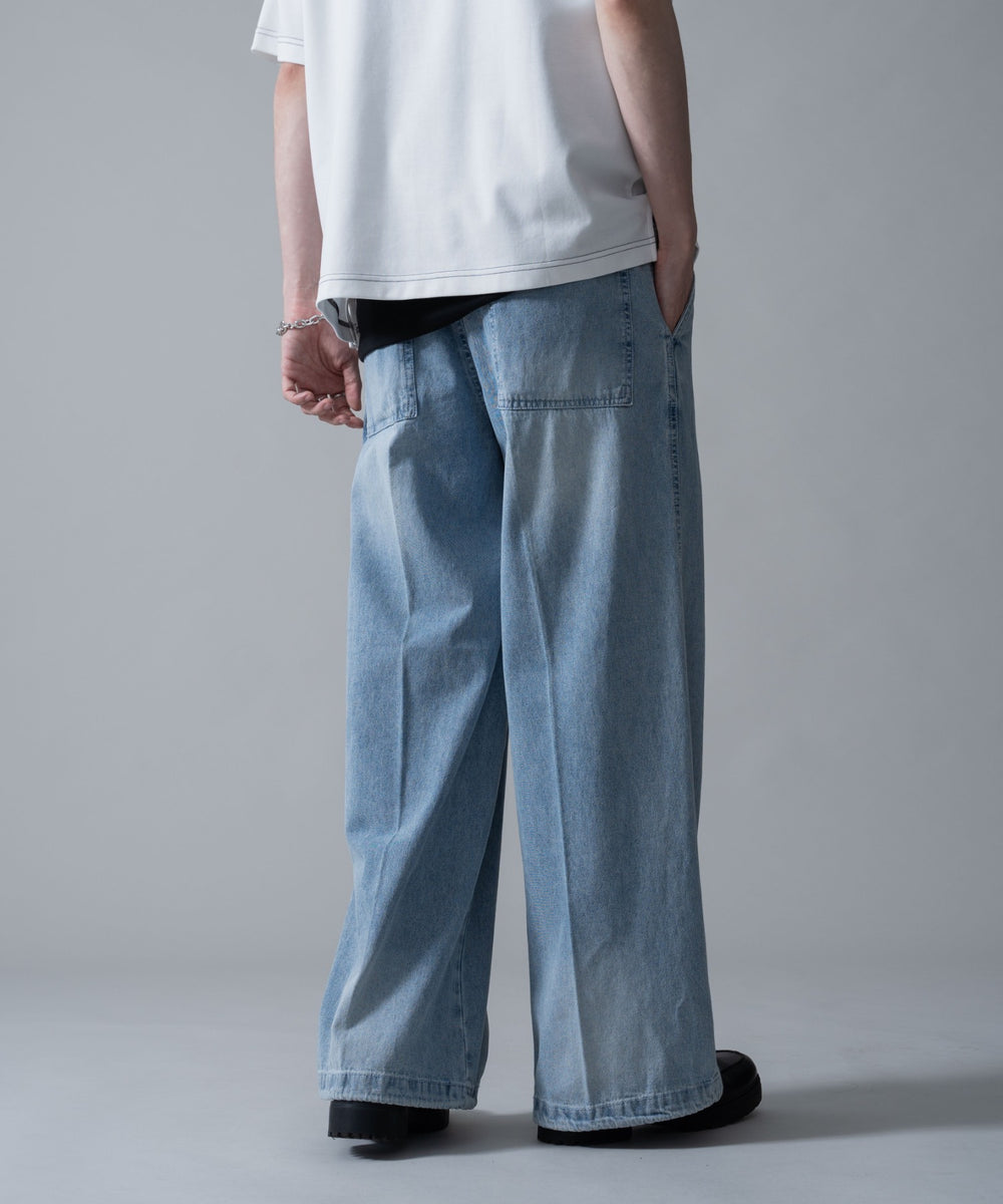 デニム淡加工　モデル：180㎝　L着用