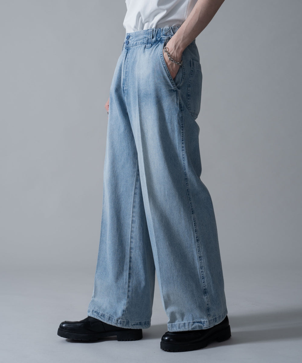 デニム淡加工　モデル：180㎝　L着用