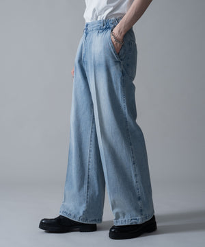 デニム淡加工　モデル：180㎝　L着用