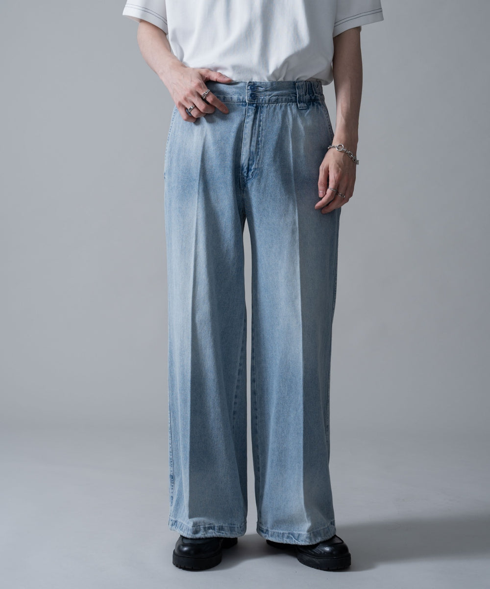 デニム淡加工　モデル：180㎝　L着用
