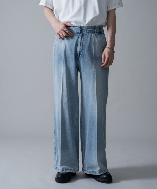 デニム淡加工　モデル：180㎝　L着用