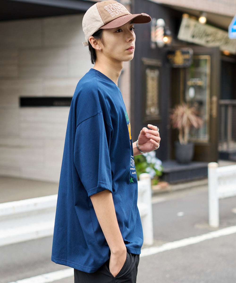 ネイビー モデル：178cm L着用