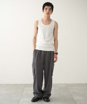 ホワイト モデル：180cm L着用