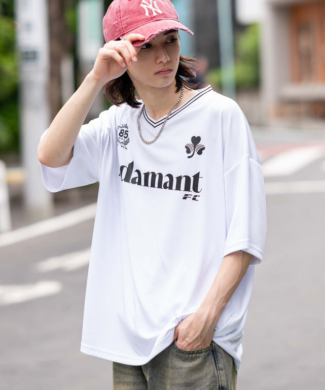 ホワイト　モデル：175cm L着用