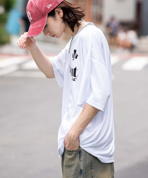 ホワイト　モデル：175cm L着用