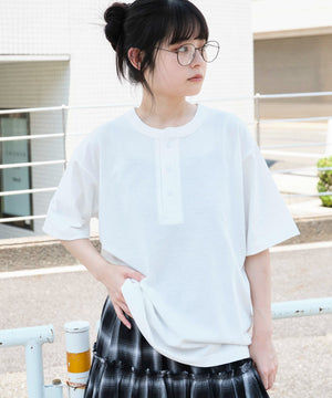 ホワイト　モデル：160㎝　M着用